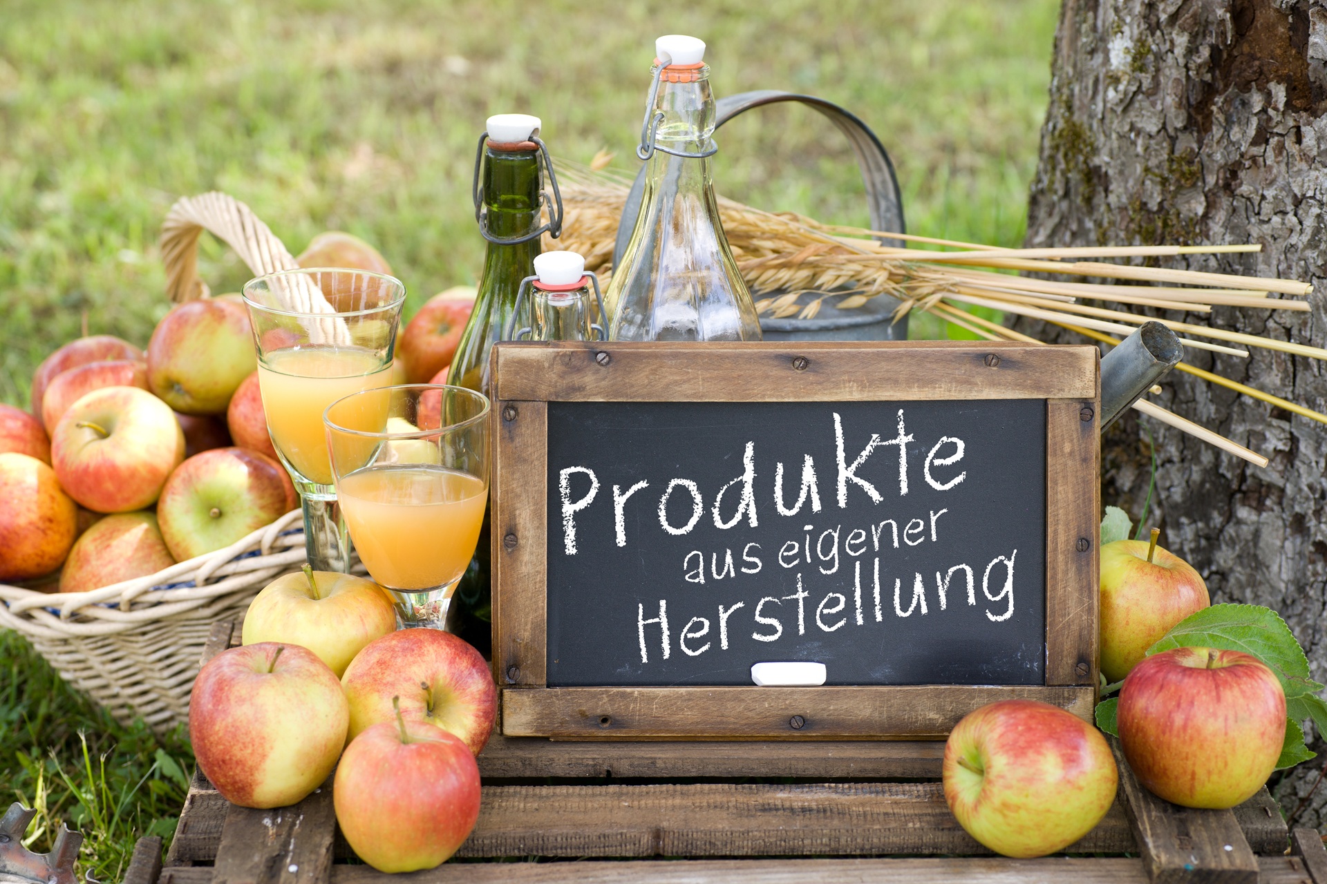 Hausgemachter Apfelsaft mit Schild | Hochbeet

