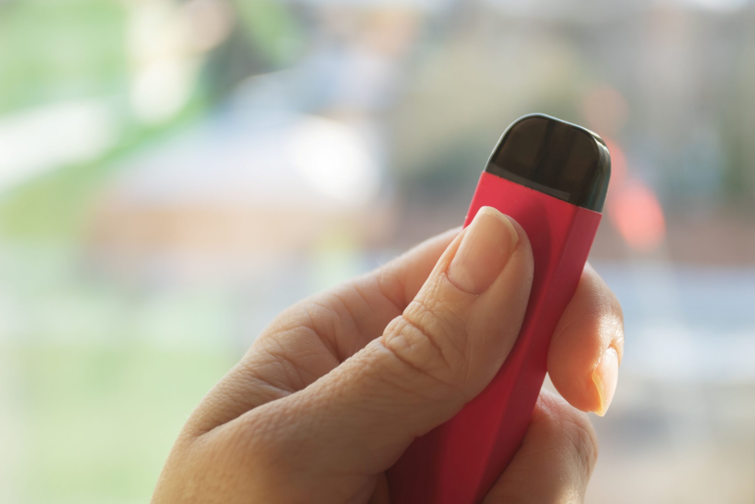 Hand hält Veev One Pod